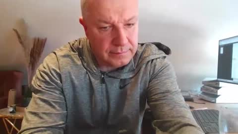 Snapshot of grau197077 chatting on 03-19-26, 10:19 grau197077 online show from 03-19-26, 10:19