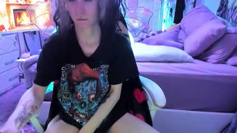 Snapshot of greeneyedlovexo chatting on 02-11-26, 02:05 GreenEyedLovexo online show from 02-11-26, 02:05