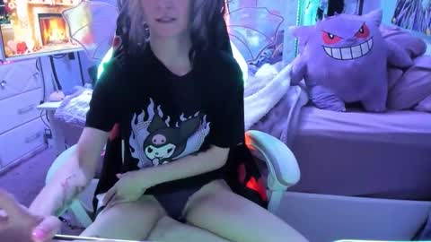 Snapshot of greeneyedlovexo chatting on 02-12-26, 04:40 GreenEyedLovexo online show from 02-12-26, 04:40