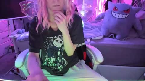 Snapshot of greeneyedlovexo chatting on 02-16-26, 01:51 GreenEyedLovexo online show from 02-16-26, 01:51