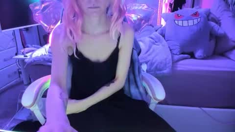 Snapshot of greeneyedlovexo chatting on 03-13-26, 12:01 GreenEyedLovexo online show from 03-13-26, 12:01