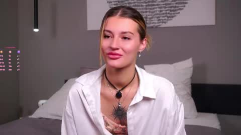 Kelly online show from 11-23-25, 01:44