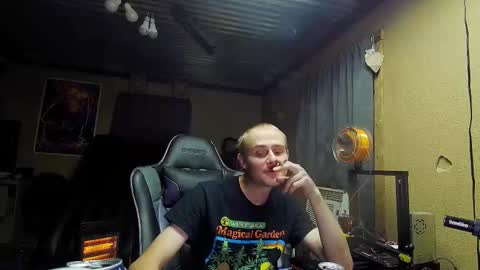 Snapshot of greenlungs8195 chatting on 10-11-25, 06:34 Greenlungs8195 online show from 10-11-25, 06:34