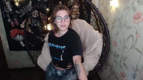 Lina online show from 09-26-25, 10:08