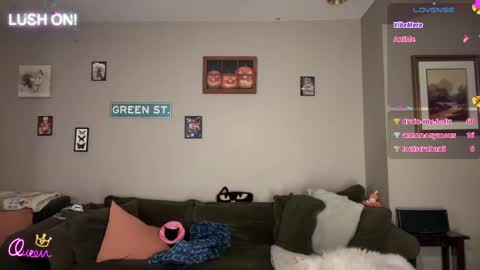 Snapshot of greenxxxqueen chatting on 04-25-26, 04:37 SexQueen Nikki online show from 04-25-26, 04:37