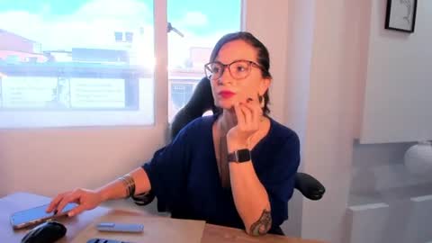 Snapshot of greta_borbon chatting on 06-25-26, 01:59 Greta online show from 06-25-26, 01:59