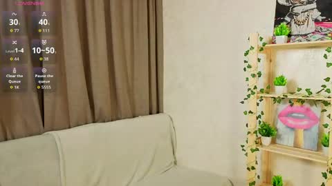 Snapshot of gretalinelle chatting on 05-12-26, 05:10 Cutie Ellie online show from 05-12-26, 05:10