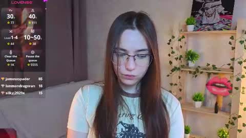Snapshot of gretalinelle chatting on 06-13-26, 06:28 Cutie Ellie online show from 06-13-26, 06:28