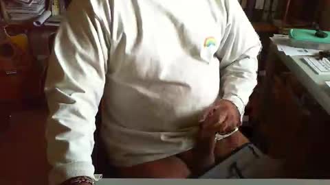 greyhounddog online show from 04-24-26, 08:39