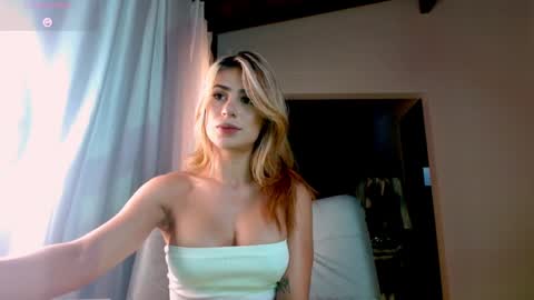 Snapshot of greyslopez chatting on 01-04-25, 10:45 Greyslopez online show from 01-04-25, 10:45