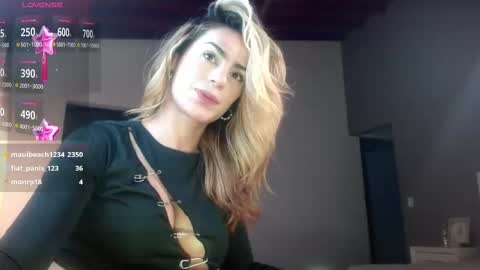 Snapshot of greyslopez chatting on 02-12-25, 12:27 Greyslopez online show from 02-12-25, 12:27