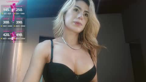 Snapshot of greyslopez chatting on 02-12-25, 11:09 Greyslopez online show from 02-12-25, 11:09