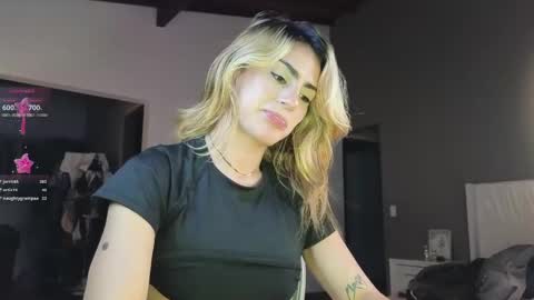 Snapshot of greyslopez chatting on 02-26-25, 04:36 Greyslopez online show from 02-26-25, 04:36