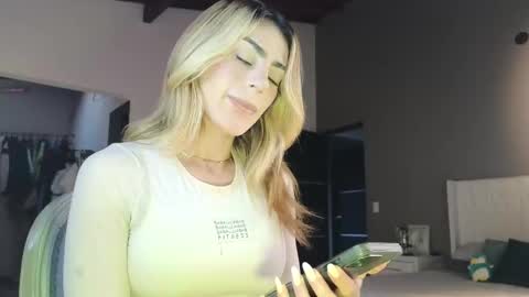 Snapshot of greyslopez chatting on 03-10-25, 09:29 Greyslopez online show from 03-10-25, 09:29