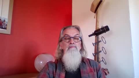 Snapshot of grybear60 chatting on 10-30-25, 08:27 Grybear online show from 10-30-25, 08:27