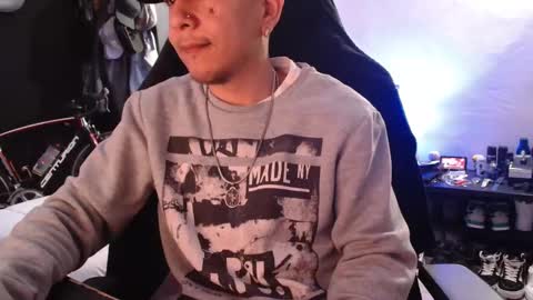 Snapshot of guayaco_ chatting on 02-24-25, 01:10 Guayaco online show from 02-24-25, 01:10