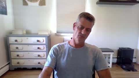 gudguy2025 online show from 06-19-26, 03:38
