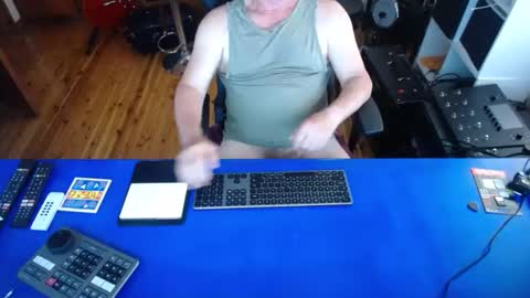 guesswhatigot2 online show from 12-18-24, 06:32