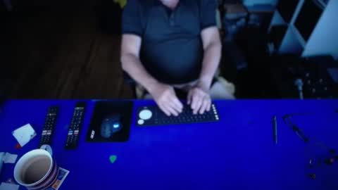 guesswhatigot2 online show from 02-02-26, 07:51