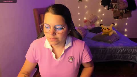 Snapshot of guinivere_blake chatting on 12-09-24, 02:13 Hello Im Julieta Im 25 years old welcome to my room have fun and be happy. online show from 12-09-24, 02:13