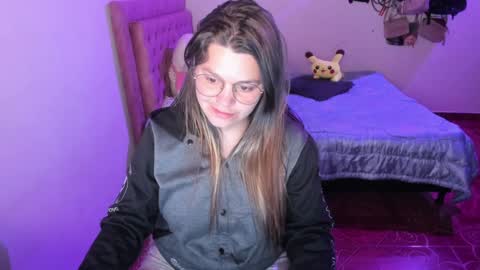 Snapshot of guinivere_blake chatting on 01-07-25, 02:53 Hello Im Julieta Im 25 years old welcome to my room have fun and be happy. online show from 01-07-25, 02:53