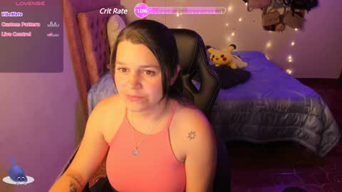 Snapshot of guinivere_blake chatting on 01-19-25, 03:39 Hello Im Julieta Im 25 years old welcome to my room have fun and be happy. online show from 01-19-25, 03:39