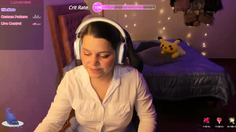 Snapshot of guinivere_blake chatting on 01-19-25, 11:32 Hello Im Julieta Im 25 years old welcome to my room have fun and be happy. online show from 01-19-25, 11:32