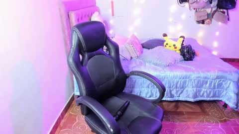 Snapshot of guinivere_blake chatting on 01-24-25, 08:13 Hello Im Julieta Im 25 years old welcome to my room have fun and be happy. online show from 01-24-25, 08:13