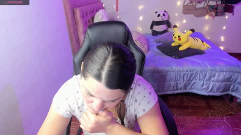 Snapshot of guinivere_blake chatting on 02-08-25, 03:31 Hello Im Julieta Im 25 years old welcome to my room have fun and be happy. online show from 02-08-25, 03:31