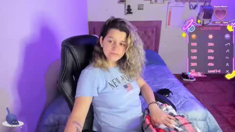 Snapshot of guinivere_blake chatting on 10-22-25, 03:18 Hello Im Julieta Im 25 years old welcome to my room have fun and be happy. online show from 10-22-25, 03:18