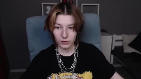 Snapshot of guitarandangell chatting on 02-12-26, 09:04 guitarandangell online show from 02-12-26, 09:04