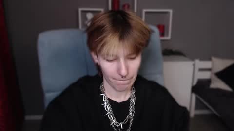 Snapshot of guitarandangell chatting on 03-11-26, 01:06 guitarandangell online show from 03-11-26, 01:06