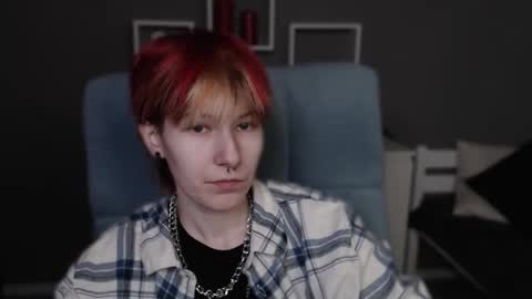 Snapshot of guitarandangell chatting on 03-18-26, 07:55 guitarandangell online show from 03-18-26, 07:55