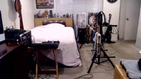 Snapshot of guitarsexgod chatting on 09-25-25, 06:28 Mario online show from 09-25-25, 06:28