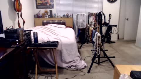 Snapshot of guitarsexgod chatting on 09-26-25, 09:13 Mario online show from 09-26-25, 09:13