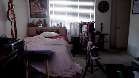 Snapshot of guitarsexgod chatting on 09-29-25, 11:53 Mario online show from 09-29-25, 11:53