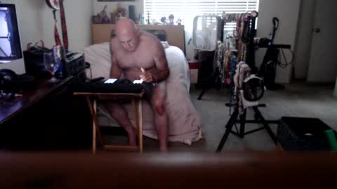 Snapshot of guitarsexgod chatting on 09-30-25, 06:02 Mario online show from 09-30-25, 06:02