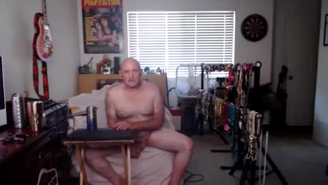 Snapshot of guitarsexgod chatting on 10-16-25, 06:42 Mario online show from 10-16-25, 06:42