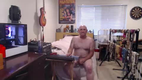 Snapshot of guitarsexgod chatting on 10-19-25, 03:56 Mario online show from 10-19-25, 03:56