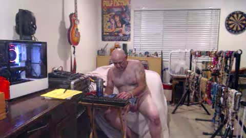 Snapshot of guitarsexgod chatting on 10-20-25, 04:02 Mario online show from 10-20-25, 04:02