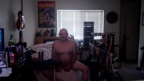 Snapshot of guitarsexgod chatting on 11-01-25, 07:38 Mario online show from 11-01-25, 07:38