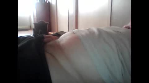 guizmeau72 online show from 10-08-25, 12:47