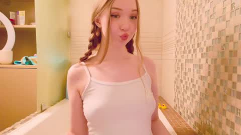 Snapshot of guns_n_buns chatting on 05-03-26, 09:32 guns_n_buns online show from 05-03-26, 09:32