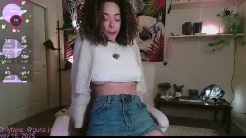 Snapshot of gunzinrose chatting on 11-15-25, 04:58 Kylie online show from 11-15-25, 04:58