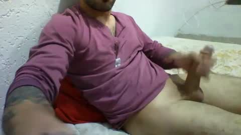 Snapshot of gustavyuri chatting on 10-10-25, 09:58 Gustav online show from 10-10-25, 09:58