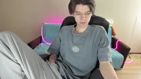 guy_liam1 online show from 12-21-24, 07:35