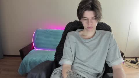 guy_liam1 online show from 01-04-25, 08:06