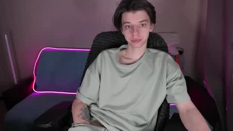 guy_liam1 online show from 02-14-25, 07:33