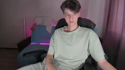 guy_liam1 online show from 09-25-25, 02:32