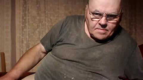 Snapshot of guyboy73 chatting on 09-12-25, 02:33 guyboy73 online show from 09-12-25, 02:33